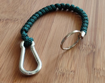 Paracord keychain with firefighter carabiner, 50 mm | 550 Paracord, green, black, diamond pattern | Lanyard, 27 cm, outdoor gift for men