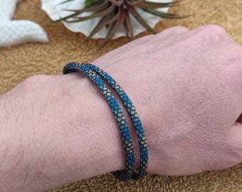 Double-row outdoor paracord bracelet with magnetic clasp, snake pattern blue-sand