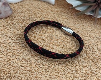 Paracord Bracelet Black-Red – Double Row with 304 Stainless Steel Magnetic Clasp – Elegant Men's Accessory – Handmade Gift for Him