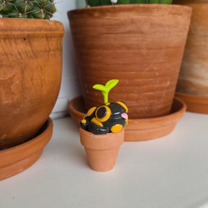 Beeldje vuursalamander, decoratie bloempot Uniek handgemaakt cadeau miniatuur salamander bureaubuddy – NIKOPOT