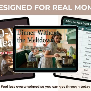 Könnte beinhalten: Drei Tablets zeigen Inhalte zur Essensplanung an. Eines zeigt "30-Mahlzeiten für vielbeschäftigte Mütter", ein anderes "Dinner Without the Meltdown" und ein drittes eine Rezeptliste. Der Text "Entworfen für echte Mütter" steht oben.
