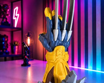 3D Printed Clawed Glove Sculpture | Fantasy Gamer Desk Decor, Three-Blade Hand Statue