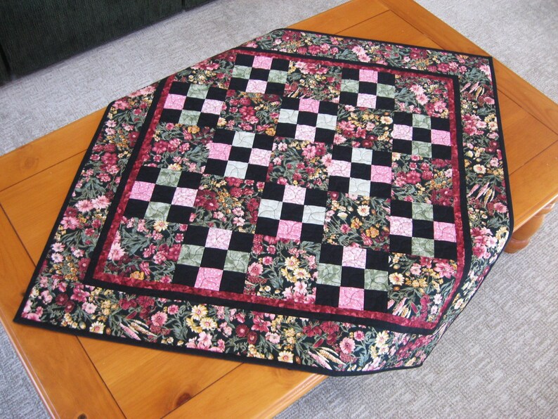 Bloom and Shine Quilted Table Topper NCU0DV627