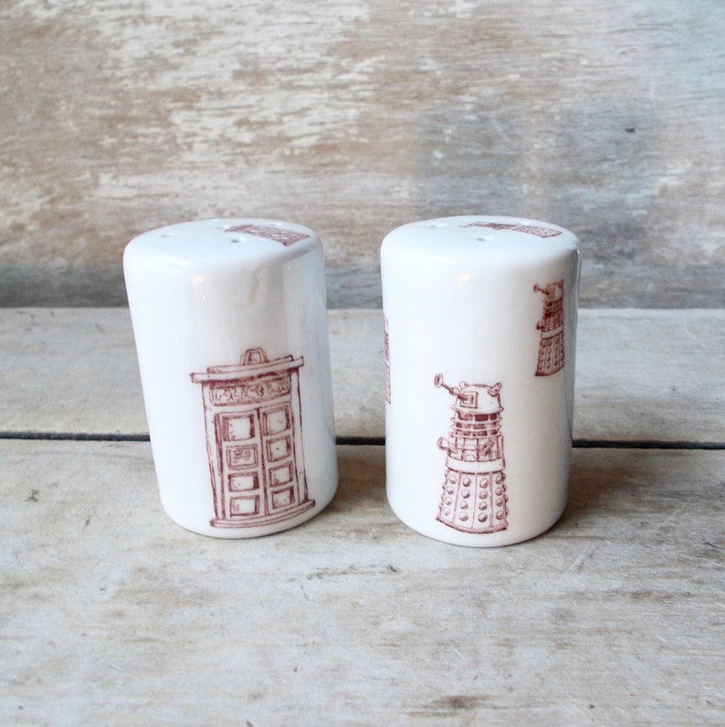 Kitchenware--Doctor Who TARDIS Salt /& Pepper Shaker Set