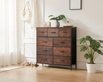 Armario de almacenamiento industrial moderno con acabado de madera rústica y estructura metálica para la organización del hogar.