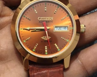 Relógio Citizen Automático Vintage, Calibre 8200 Masculino, Mostrador Laranja, Pulseira de Couro Marrom, Movimento Japonês Revisado