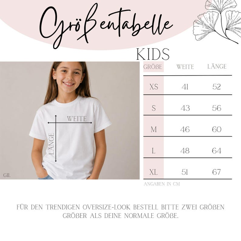 Puede incluir: Una tabla de tallas para camisetas de ni&ntilde;os titulada Gr&ouml;&szlig;entabelle, que muestra una camiseta blanca con flechas que indican ancho y largo. La tabla enumera tallas de XS a XL en cm, incluyendo instrucciones para un look oversize.