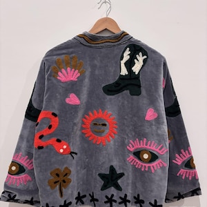 Chaqueta de terciopelo Suzani bordada, chaqueta bohemia india hecha a mano. imagen 9