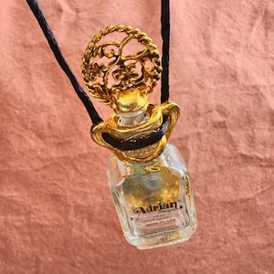 Ciondolo vintage Adrian Designs a forma di flacone di profumo, miniatura placcata in oro 24 carati, flacone di profumo in vetro italiano con scatola originale, decorazione anni '90.