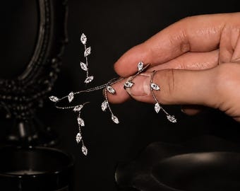 Elegant Vine-Inspired Silver Rings, Leaf Crystal Stackable Rings, Delicate Minimalist Jewelry for Women, Modern Hand Accessories