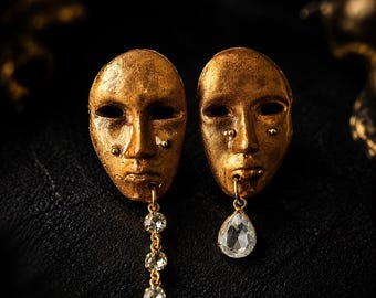 Orecchini a maschera in oro, gioielli con volto scolpito artisticamente, orecchini pendenti unici e di grande impatto, orecchini gotici di lusso, regalo minimalista per lei