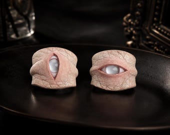 Surreal Eye Ring, Pink Textured Statement Ring, Gothic Eye Motif Jewelry, Fantasy Art Ring, Dark Aesthetic Gift
