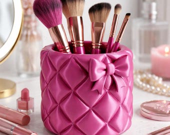 シルクピンクのキルティングメイクブラシホルダー（リボン付き）｜3Dプリントのコケットオーガナイザー