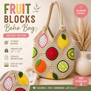 Peut inclure: Un sac fourre-tout en crochet beige avec des motifs carrés colorés sur le thème des fruits, notamment le fruit du dragon, le citron, la pastèque, le kiwi, l'orange et le citron vert. Le texte indique FRUIT BLOCKS Boho Bag, 51 cm x 38 cm.