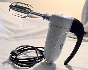 1950s Sunbeam Mixmaster Junior Electric Handmixer