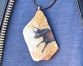 Pendant Lascaux Bull painted on stone