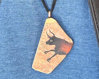 Pendant Lascaux Bull painted on stone