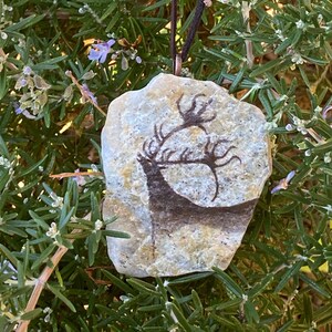 Ornament Lascaux Giant Deer primitive painting on stone