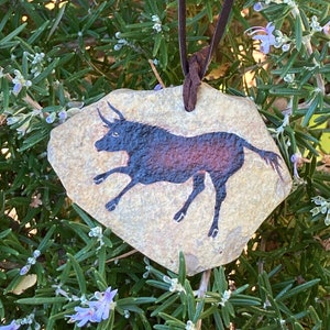 Lascaux Bull Ornament primitive painting on stone