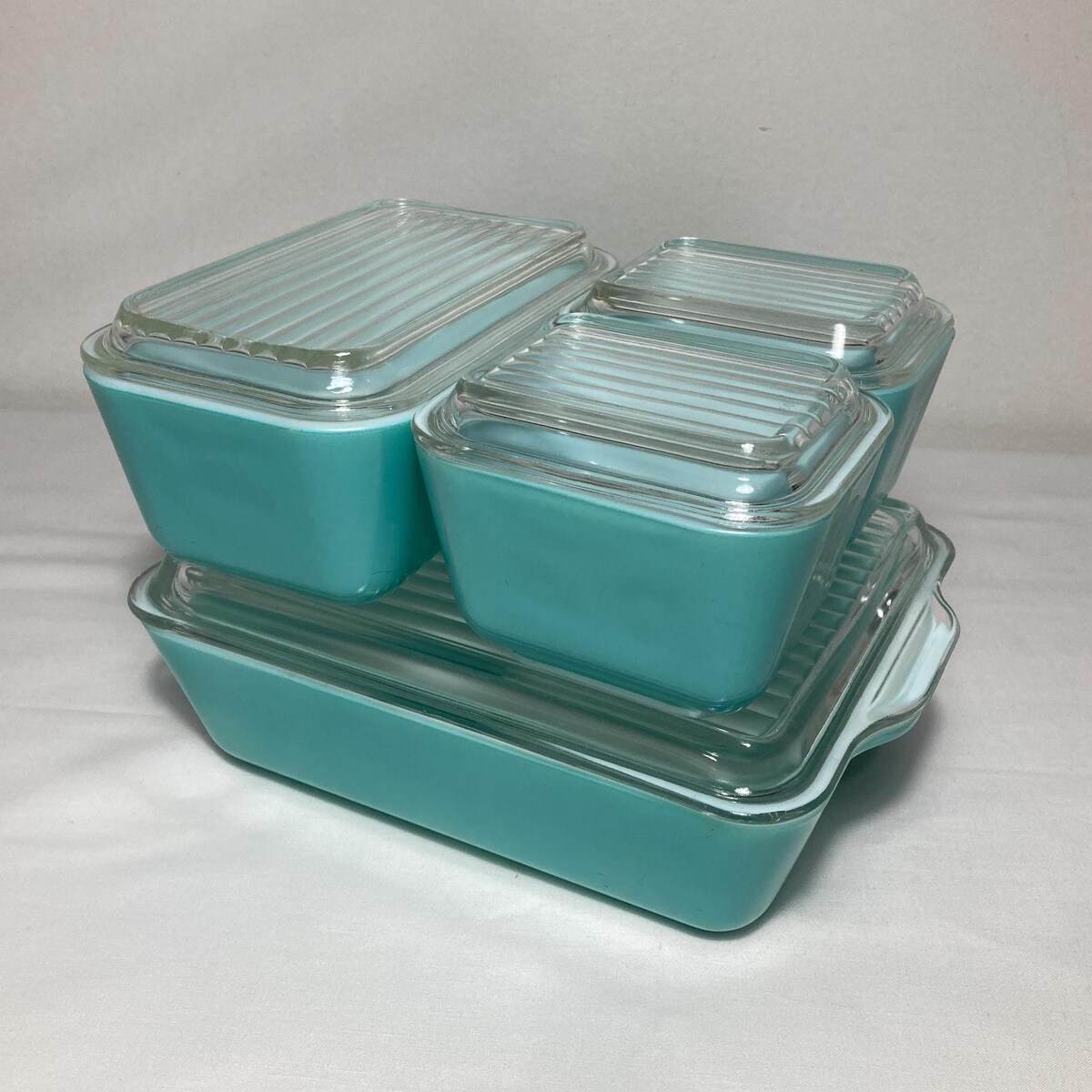 Vintage Pyrex Turquoise 4 PC Refrigerator Dish Set w/ Lids Robins Egg Blue