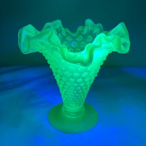 Vintage Fenton Topaz Vaseline Uranium Opalescent Hobnail Ruffled Vase 5 1/2&quot;