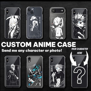 Puede incluir: Fundas transparentes para teléfonos con diseños de personajes de anime. Las fundas presentan varias ilustraciones en blanco y negro, incluidos personajes con texto en japonés. También se muestra el texto "CUSTOM ANIME CASE" y "Send me any character or photo!"