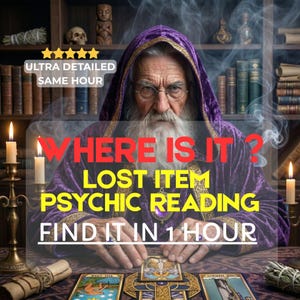 Peut inclure: Image d'une séance de voyance avec un homme en robe et capuche violettes, avec le texte "WHERE IS IT? LOST ITEM PSYCHIC READING FIND IT IN 1 HOUR". La scène comprend des cartes de tarot, des bougies et une bibliothèque.