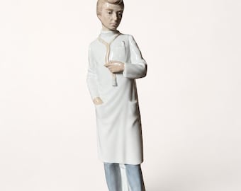 Doctor - No Box Sports and Careers door Nao Lladro