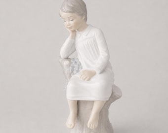Lladro Boy Thinking Matte No Box