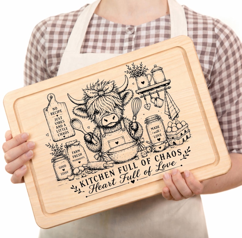 May include: A rectangular wooden cutting board with a decorative black illustration of a Highland cow chef. The text on the board reads "Kitchen Full of Chaos, Heart Full of Love". Additional text includes "No Recipe, Just Vibes and a Little Chaos".