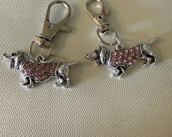 Breloque pour tirette La Weiner chien avec tons strass roses