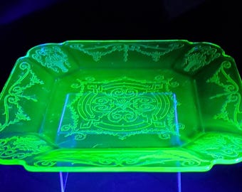 Prato de jantar vintage em vidro verde urânio, modelo Princess da Anchor Hocking.