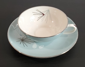 Juegos de taza y platillo de porcelana Franciscan Silver Pine vintage de mediados de siglo.