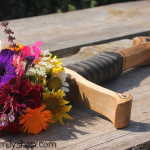 LOTR-Inspired Bouquet Holder, Wood Anduril Hilt Flower Wedding Holder Aragorn Sword Bouquet Holder