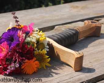 LOTR-Inspired Bouquet Holder, Wood Anduril Hilt Flower Wedding Holder Aragorn Sword Bouquet Holder