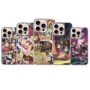 Può includere: Una collezione di cinque custodie per telefoni con illustrazioni colorate della serie animata Gravity Falls. Ogni custodia presenta scene e personaggi diversi, con colori vivaci e opere d'arte dettagliate. Le custodie sono progettate per vari modelli di telefono.