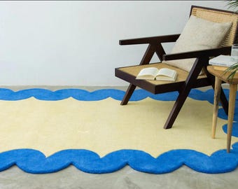 Alfombra azul festoneada hecha a mano, alfombra de lana con borde ondulado, alfombra moderna de tonos neutros para cuarto infantil, sala de estar o dormitorio, decoración costera para el hogar.
