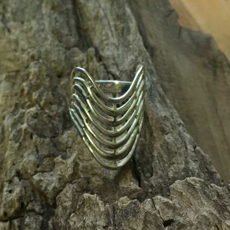 Wavy /& Stylish HAN Sterling Silver Ring Size 8.5