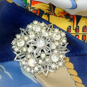 Signed Star NY MCM Clear Rhinestones/Silver Tone Snowflake Flower Costume Brooch