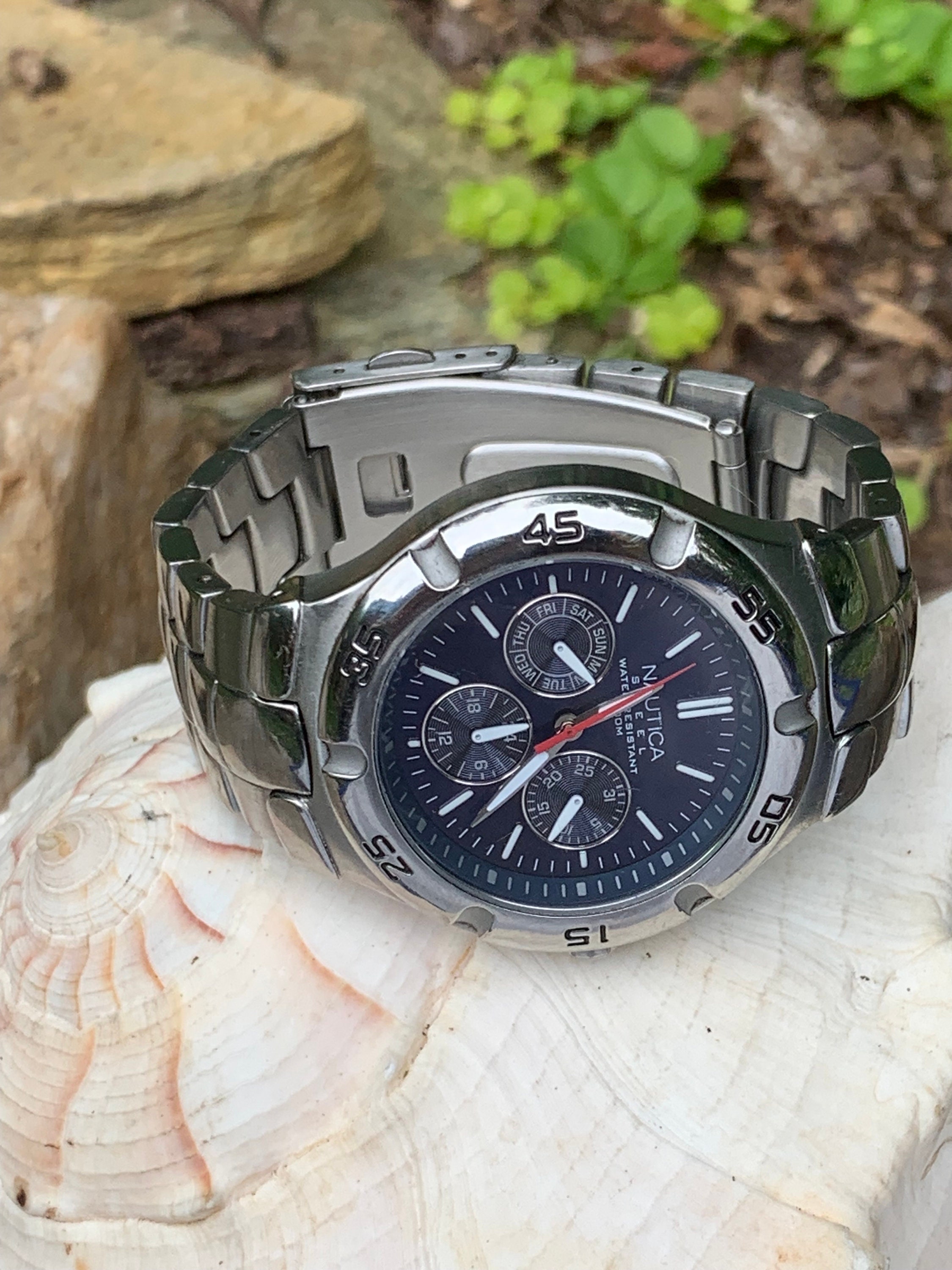 Nautica N10061 Diver Style three Eye date Function stainless blue