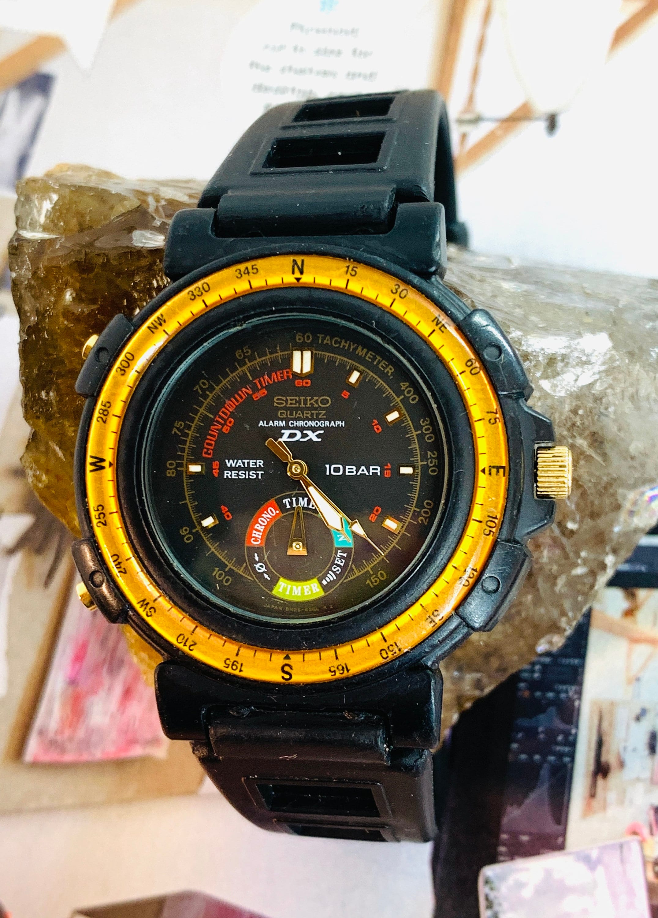 SEIKO DX 1981 Dancing Hands 8M25-623A 10 BAR Round Black/gold