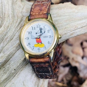 Disney LORUS V501-6N70 Orologio da donna in pelle marrone intrecciata color oro con Topolino