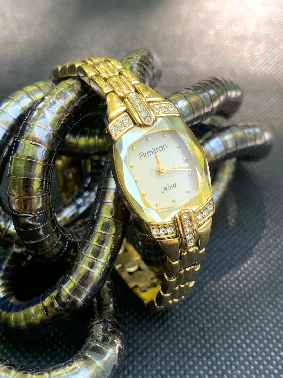 Montre Femme Vintage Armitron - Boîtier Ovale Noir/argent - Étanche 50m - Pile Neuve - Fonctionne