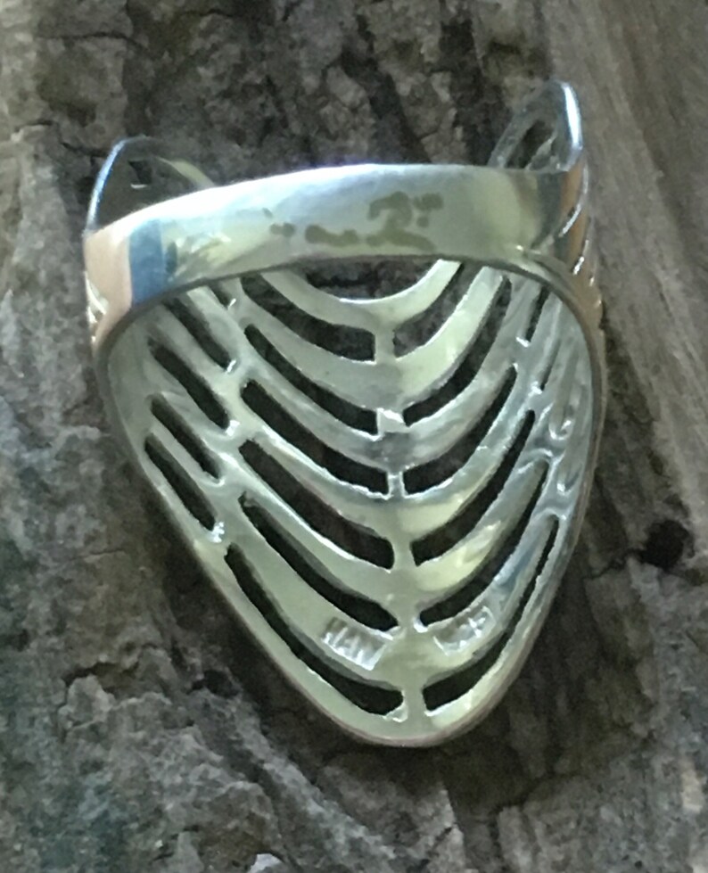 Wavy /& Stylish HAN Sterling Silver Ring Size 8.5