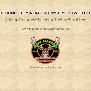 Puede incluir: Un letrero de madera hecho a mano con el texto "Bienvenido a nuestro hogar" en un estilo manuscrito. El letrero está pintado de blanco con letras negras y un acabado envejecido, adecuado para uso en interiores o exteriores.