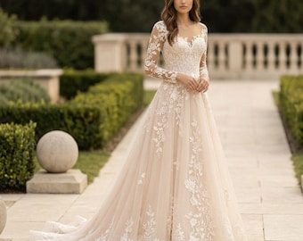 Suknia ślubna z koronką i długim rękawem, linia A, dekolt w kształcie litery O, aplikacja, tren, elegancka