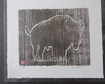 Bisonte americano, grabado original en madera tallado a mano en papel washi japonés Moku Hanga, firmado por Kevin Clark.