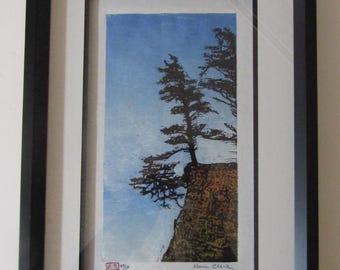 松、モミ、杉の木、森、崖の端、オリジナルの手彫りの木版画、木版画
