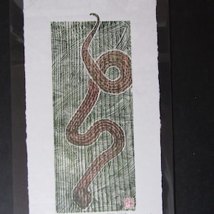 Grabado en madera original tallado a mano de la serpiente de hierba Habu, papel washi japonés Moku Hanga firmado por Kevin Clark