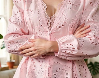 Damesblouse met vetersluiting, geborduurde top met knopen aan de voorkant, romantisch boho-shirt met lange mouwen